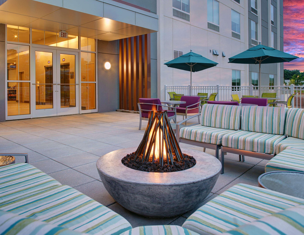 Magnoliya Grand outdoor patio with fire pit